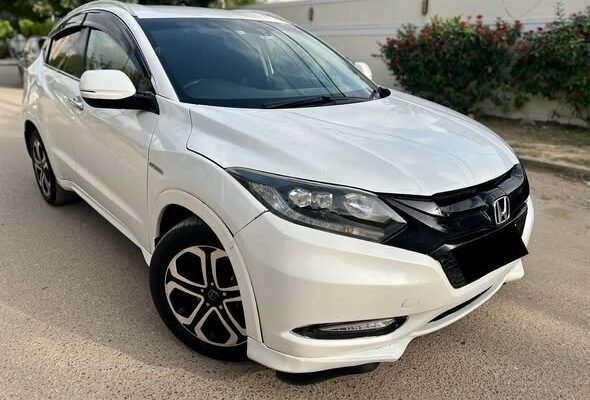 HONDA VEZEL HYBRID Z PACKAGE WHITE ROOM MODEL :2015