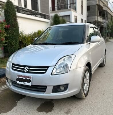 SUZUKI SWIFT DLX 1.3 MANUAL TRANSMISSION