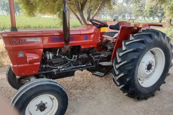 Massey Ferguson Tractor 385