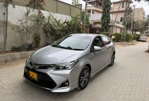 Toyota Corolla altis 1.6 X Model 2021 Full orignal except 1 fender KARACHI
