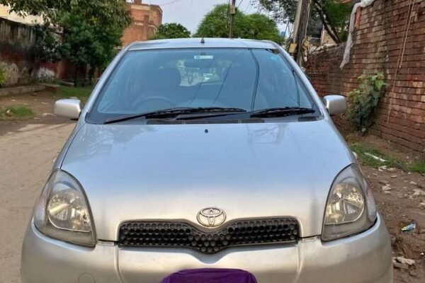 Toyota vitz 2 door 1.0 L Model 2000