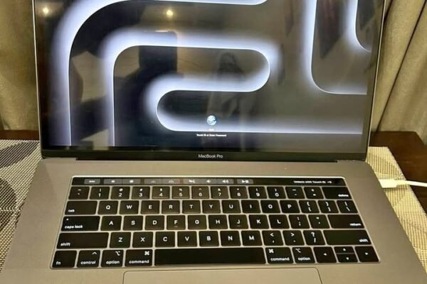 15 Inch Macbook Pro i9 32Gb 1 TB