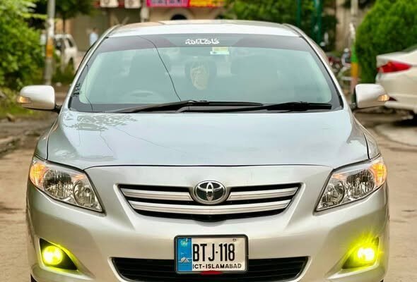 Toyota corolla GLI 2010 model Totally original paint Lahore