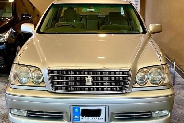 Crown royal saloon 2002 model for sale