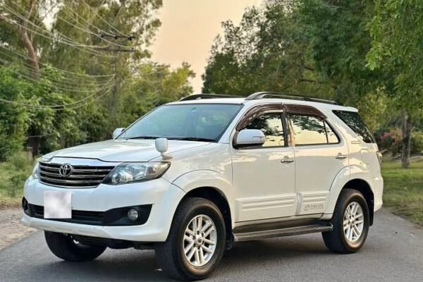 Toyota Fortuner VVTI 2.7 Petrol 4/4