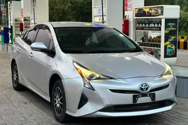 Toyota Prius 2017 sada fresh arrived 💯