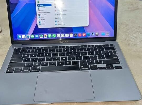 Apple Macbook Air M1 with box