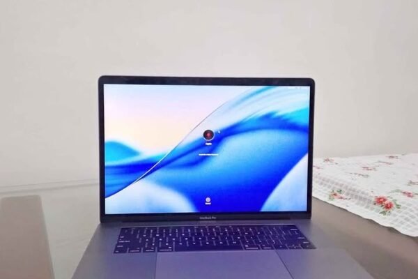 MacBook Pro 2019 // 15″ inch