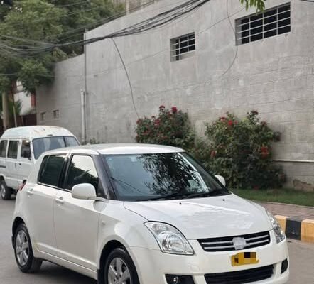 SUZUKI SWIFT DLX AUTOMATIC 1.3 NAV