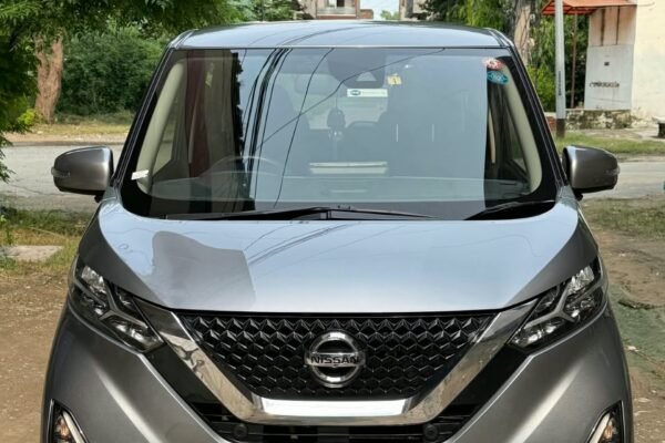 Nissan Dayz Highway Star S-Hybrid Full Option 4.5 Grade-For Sale in Lahore