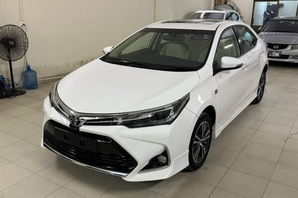 Toyota Corolla Altis Grande X 2022 Sunroof – 33,000km Driven – for sale Karachi