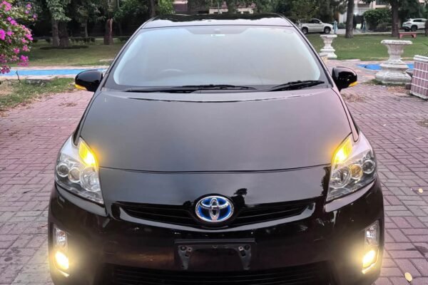Toyota Prius G Touring S 2011/2014 Lahore Reg – Bahria Town Lahore