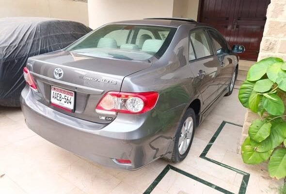 Toyota Altis SR 2013 1.6 Auto/Sunroof in Excellent
