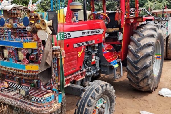 MF 385 for sale model 19 location mandi bawaldin tahsil phalia demand 2550000 raabta number 03404500808