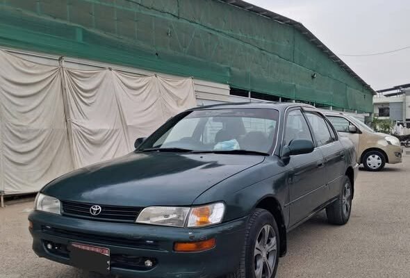 Toyota Corolla Indus 1.3 EFi Model 2000